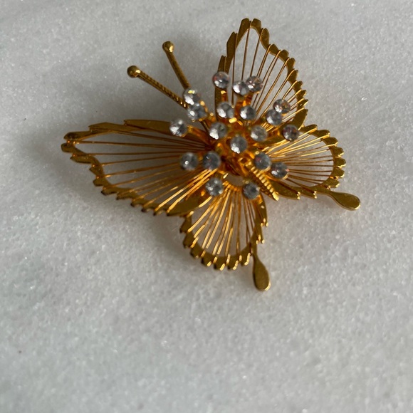 Vintage Monet Gold Tone Butterfly Pin Brooch with rhinestones - Picture 3 of 8